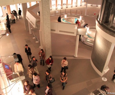 Hiroshima Peace Museum, Inside view of the exhibition before renovation