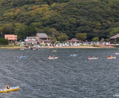 Aquatic activities on Lake ashi in Hakone