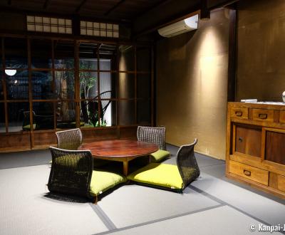 Shiki Kishoan House (Kyoto), Japanese living-room with black tatami mats