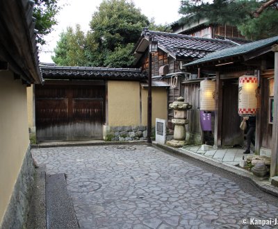 Nagamachi (Kanazawa), Traditional street in the samurai district and Kaburaki Kutani ceramic shop