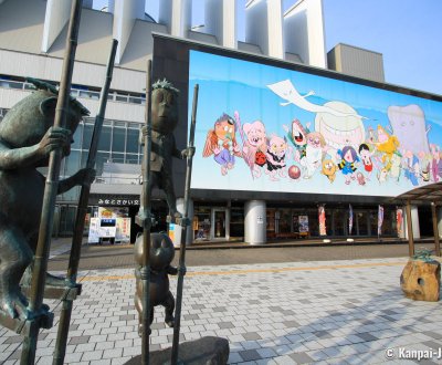 Sakaiminato (Tottori), JR station decorated with Shigeru Mizuki's yokai and manga characters