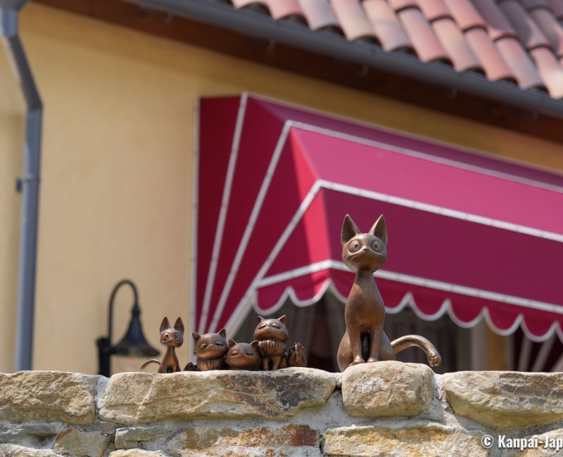 Ghibli Park (Nagoya), Statues of Jiji and family in the Valley of Witches