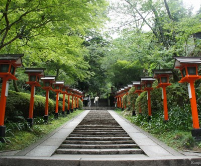 Mount Kurama, Red lanterns path