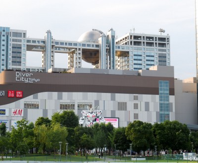 Odaiba, View on the Gundam, DiverCity Tokyo Plaza and Fuji TV