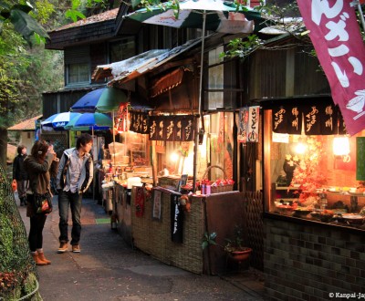 Minoh Park (Osaka), Traditional eateries and food stalls