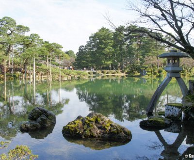Kenrokuen Garden in Kanazawa, Kasumigaike pond and stone lantern
