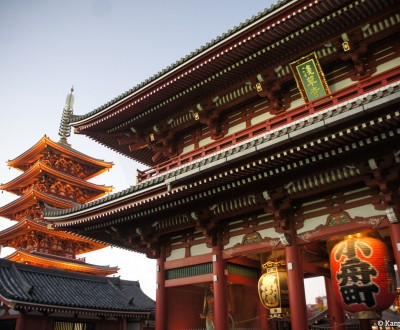 Senso-ji, Kaminarimon and pagoda