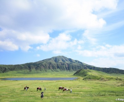 Mount Aso (Kyushu), Horse riding on the volcano