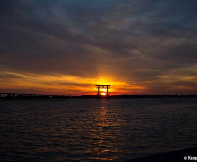 Bentenjima (Shizuoka), Floating torii and setting sun in winter