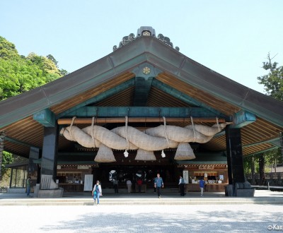 Izumo Taisha, Kagura-den with shimenawa cord 
