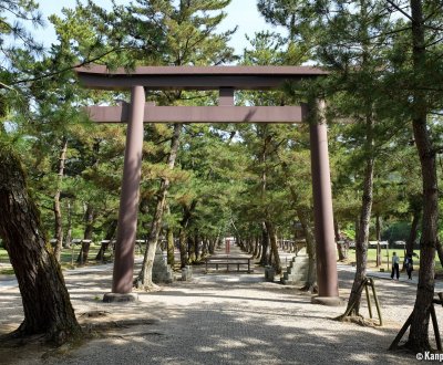 Izumo Taisha (Shimane), Matsu no Sando central path for the kami gods and the Emperor
