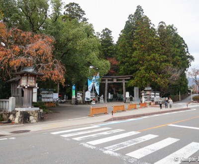 Kumano Kodo, Entrance of Kumano Hongu Taisha on road 168 in Tanabe (Wakayama)
