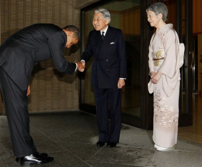 Obama Bowing Emperor Japan