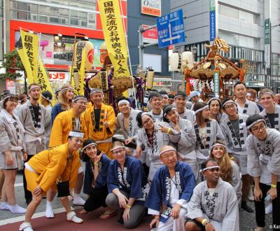 Fukuro Matsuri Ikebukuro (Tokyo), groupe of gaijin and Japanese wearing traditional festival outfits