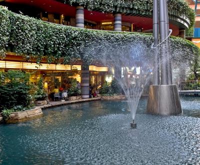 Canal City Hakata (Fukuoka), Ground floor fountain