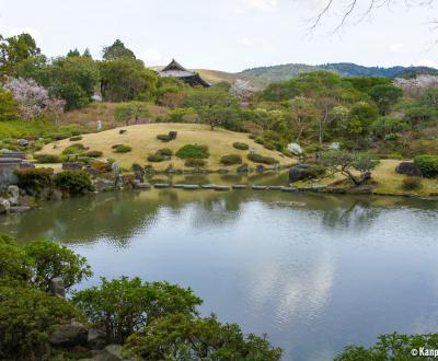 Isui-en (Nara), View on the Back garden and Todai-ji's roof