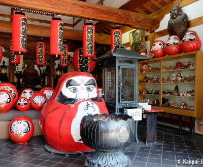 Horin-ji temple (Daruma-dera in Kyoto), Inside the main pavilion