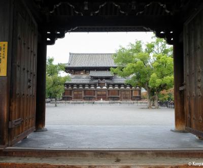 To-ji in Kyoto, Kondo main hall viewed from Nandaimon Gate