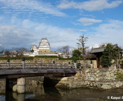 Himeji (Hyogo), View on Sakuramon-bashi bridge and Himeji Castle