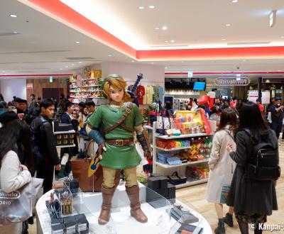 Nintendo TOKYO store and Link statue in Shibuya PARCO