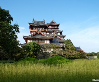 Fushimi-Momoyama Castle Park (Kyoto), Replica of the feudal keep