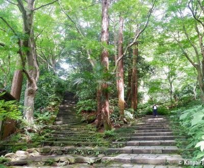 Zuisen-ji (Kamakura), Fork dividing the path in Otokozaka and Onnazaka