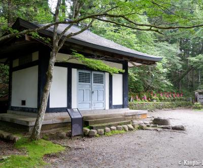 Kanmangafuchi Abyss (Nikko), Jiun-ji temple's main hall