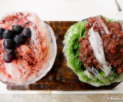 Kakigori topped with blueberries, and matcha tea and azuki beans at restaurant Darumaya (だるまや餅菓子店) in Tokyo