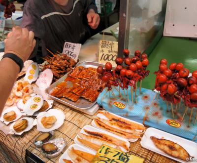 Kuromon Ichiba (Osaka), Fish and seafood street-food dishes