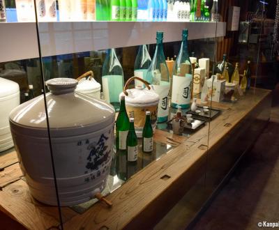 Imayotsukasa Sake Brewery (Niigata), Exhibition of various types of sake containers