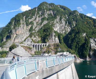 Kurobe Dam, Pedestrian road and view on the dam