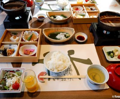 Matsuya Sensen in Awara Onsen (Fukui), Traditional breakfast at a ryokan