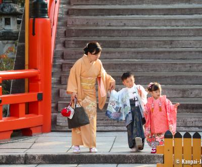 Sumiyoshi Taisha (Osaka), Japanese family celebrating Shichi-Go-San in November