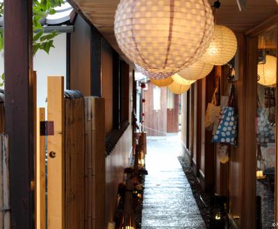 Naramachi District in Nara, A typical narrow street