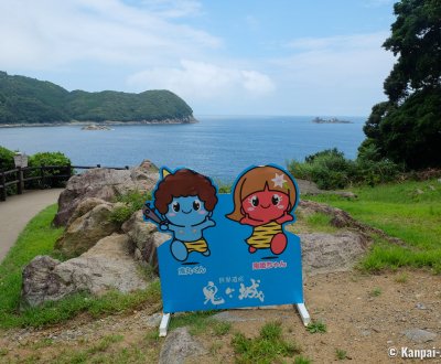 Kumano (Mie), Entrance of the Onigajo site with the two demon mascots