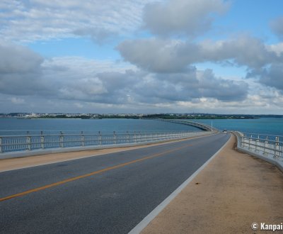 Irabu Ohashi (Miyako-jima), View from the bridge on a parking area on the side of the road