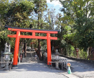 Yoshida-jinja (Kyoto), Great torii gate at the entrance of the shrine