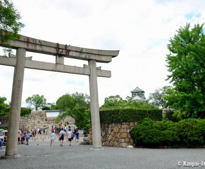 Hokoku-jinja (Osaka), Torii gate at the entrance of the shrine's grounds