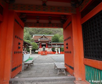 Kishu Tosho-gu (Wakayama), View on the main building from Romon Gate