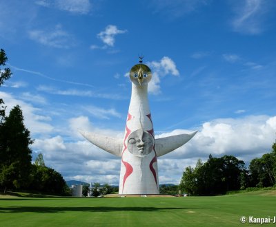 Expo'70 Park (Osaka), Tower of the Sun (Taiyo no To) in its 2 faces on the front