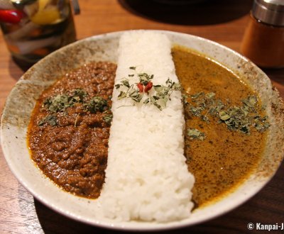 Spice Curry Shinkai (Toranomon, Tokyo), Double curry plate with red pepper flavored pork and Sri Lankan-style curry