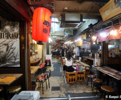 Ebisu Yokocho (Shibuya), Izakaya bars at the beginning of the evening