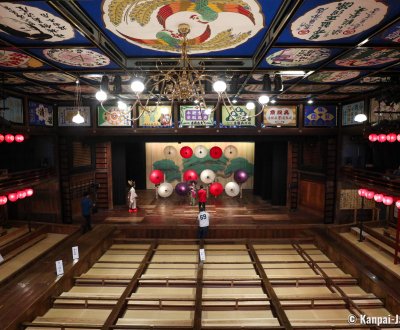 Yamaga, Inside view of the Yachiyo-za theater