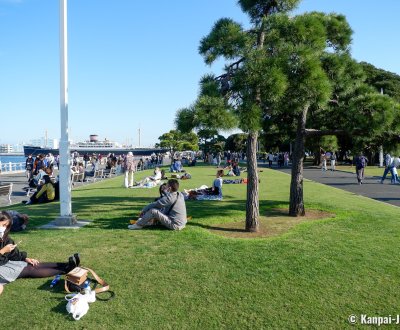 Yamashita Park (Yokohama), Walkway along the Yokohama Bay