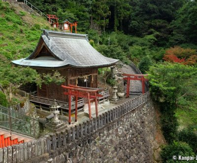 Yutoku Inari-jinja (Kashima, Saga), Iwamoto shrine