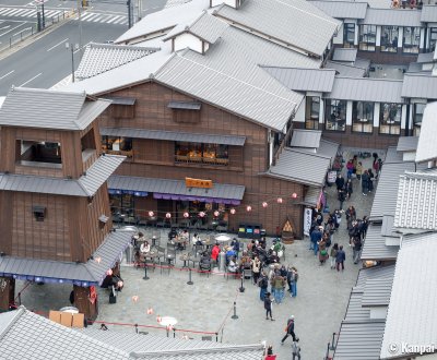 Toyosu Senkyaku Banrai (Tokyo), View on the market's central square and Toki no Kane tower