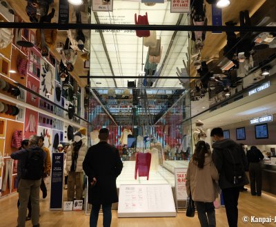 Uniqlo Ginza Flagship Store (Tokyo), Ground floor of the building