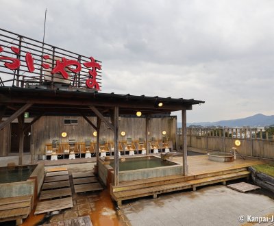 Oniyama Hotel (Beppu), View on the onsen baths on the hotel's rooftop