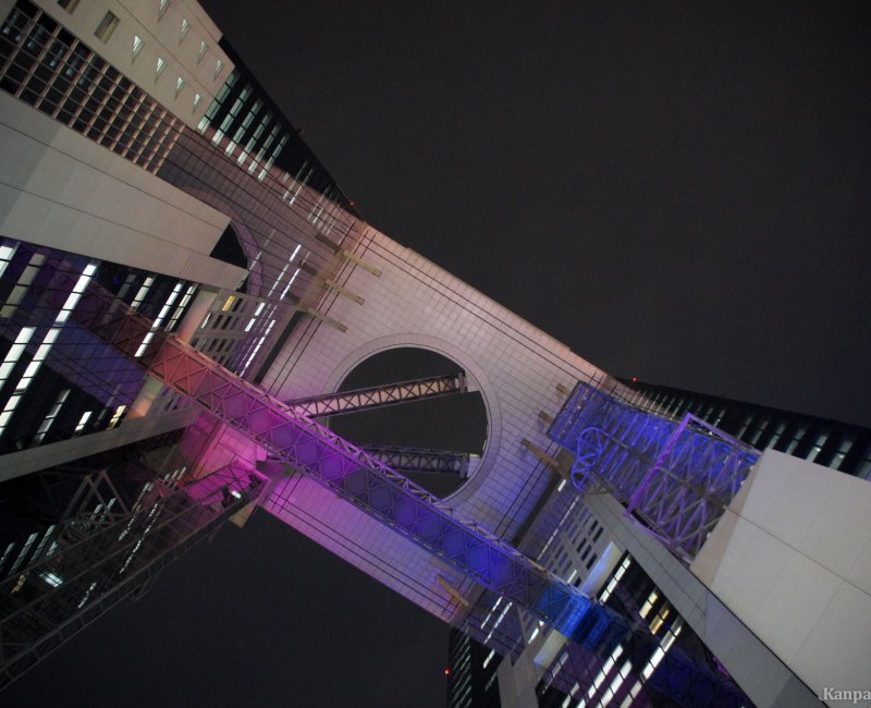 Umeda Sky Building (Osaka), Bottom view of the observatory