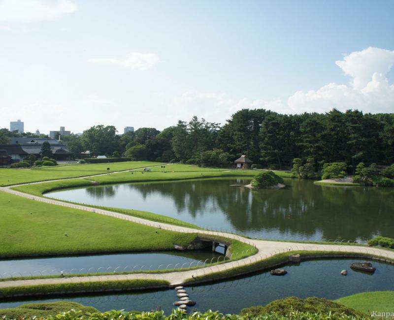 Koraku-en (Okayama), View on the Japanese garden and the main pond 2